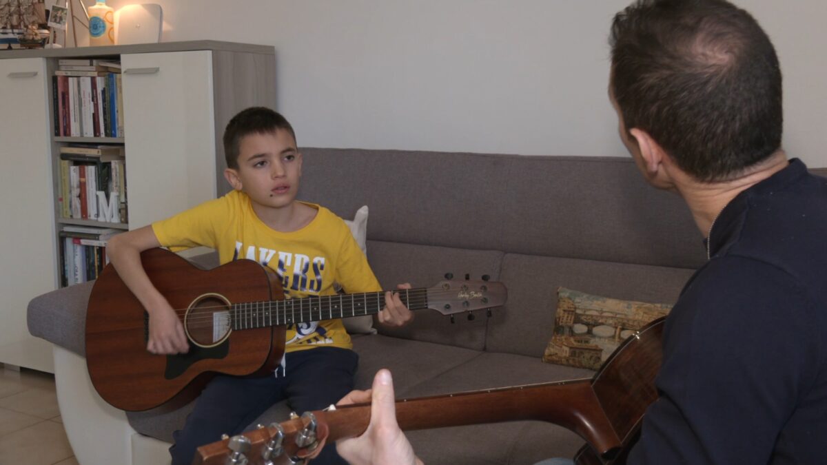 “Ora e per sempre”, a 11 anni Martin pubblica la sua prima canzone