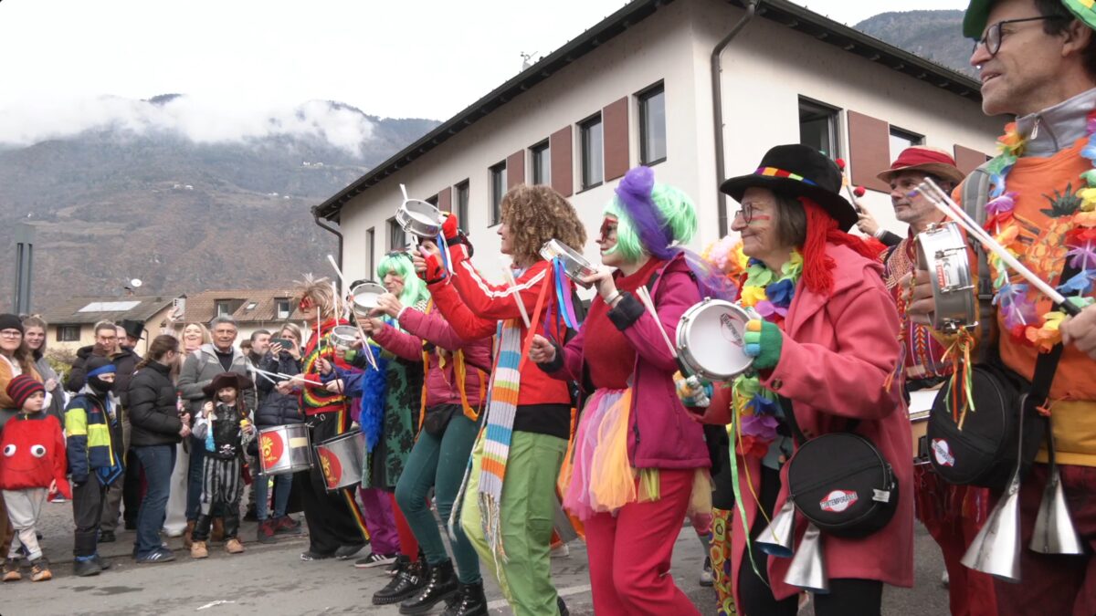 In migliaia a Terlano per festeggiare il Giovedì Grasso