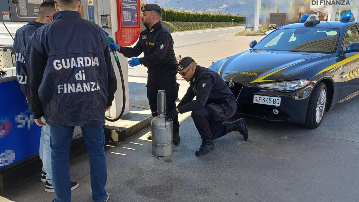 Carburanti: sigilli a 10 colonnine di erogazione in Venosta