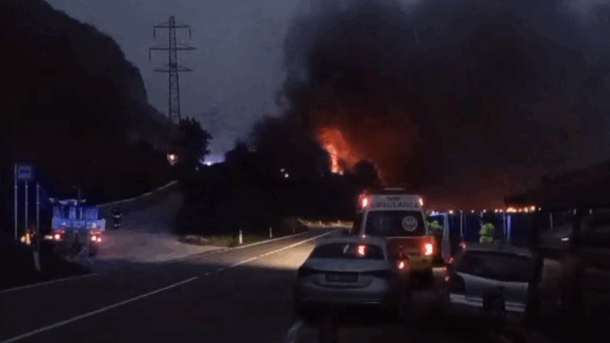 FOTO-incendio-avio-aspect-ratio-1200-675