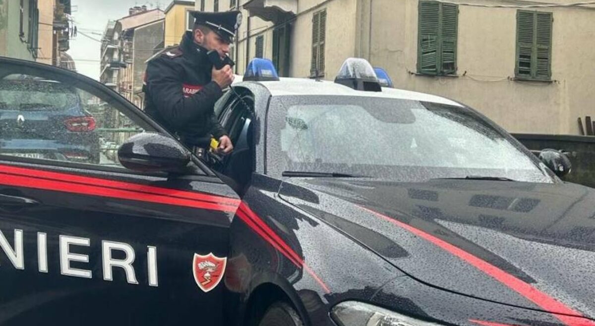 FOTO-ladro-di-vestiti-aspect-ratio-1200-658