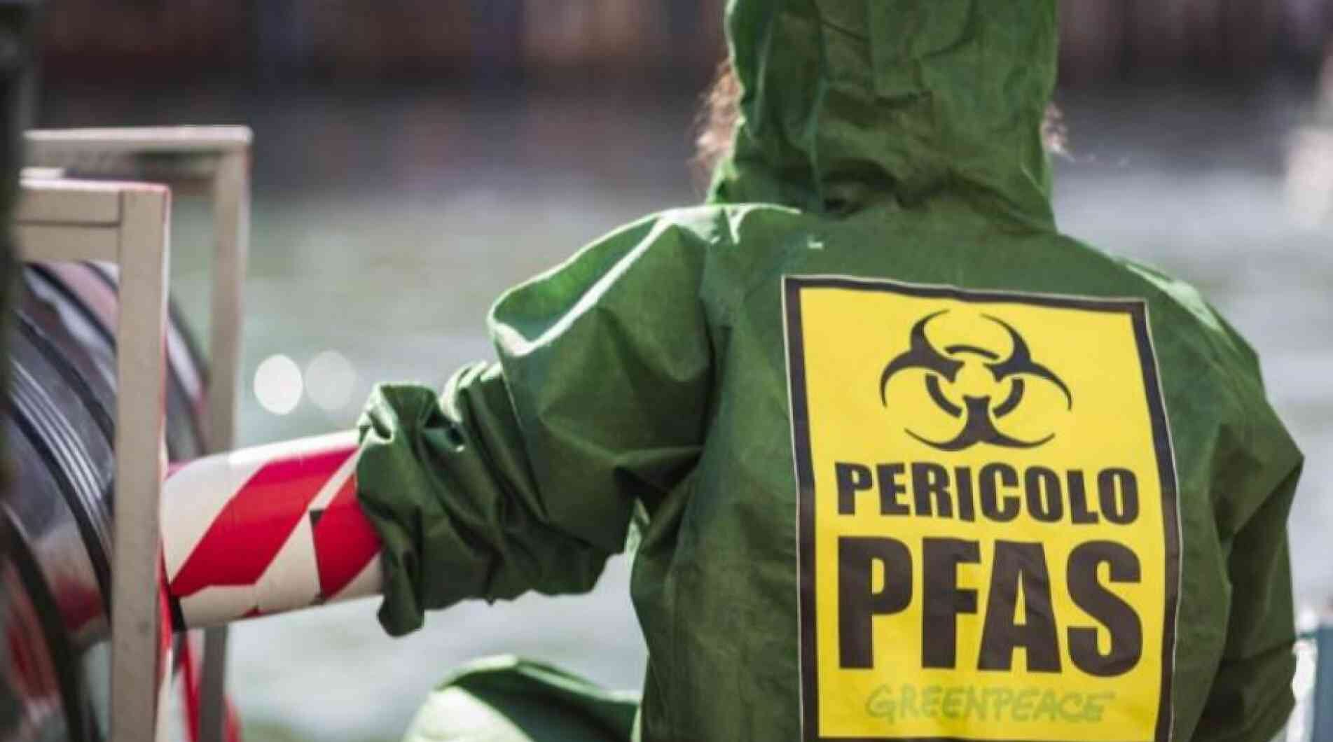 FOTO-rischio-Pfas-pompieri-1-aspect-ratio-1903-1060