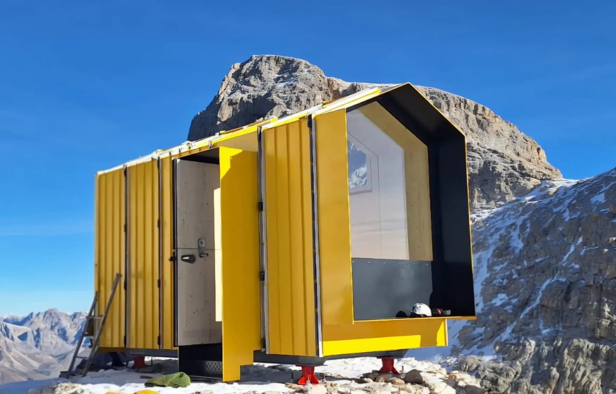 FOTO-soccorso-telefonico-sulle-Pale-2-aspect-ratio-2048-1313