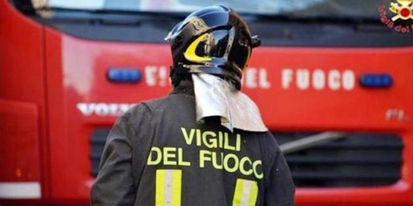 FOTO vigili per bombola tione