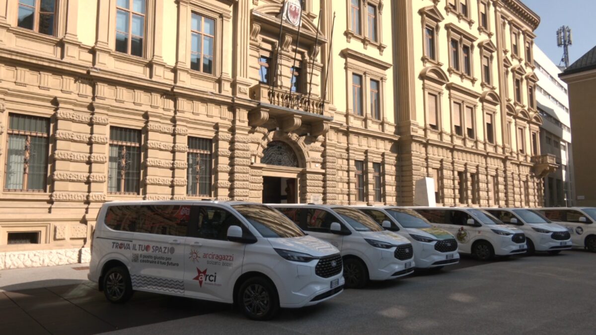 Nuovi pulmini per le associazioni giovanili dell’Alto Adige