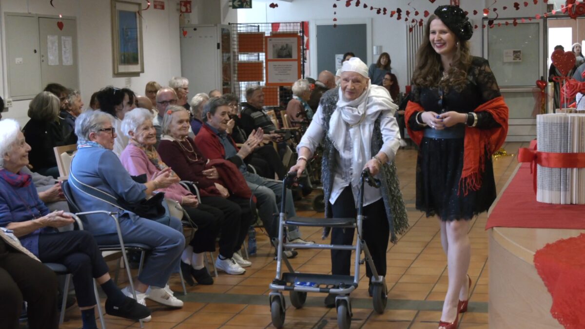 Eleganza senza tempo in passerella alla rsa Don Bosco