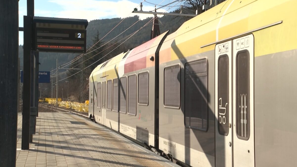 Stop di un mese dei treni tra Brunico e San Candido