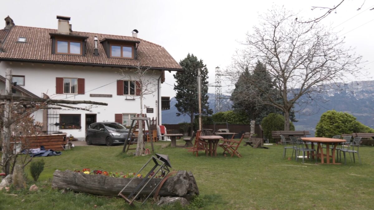 Virgolo dimenticato: la protesta dei gestori della trattoria