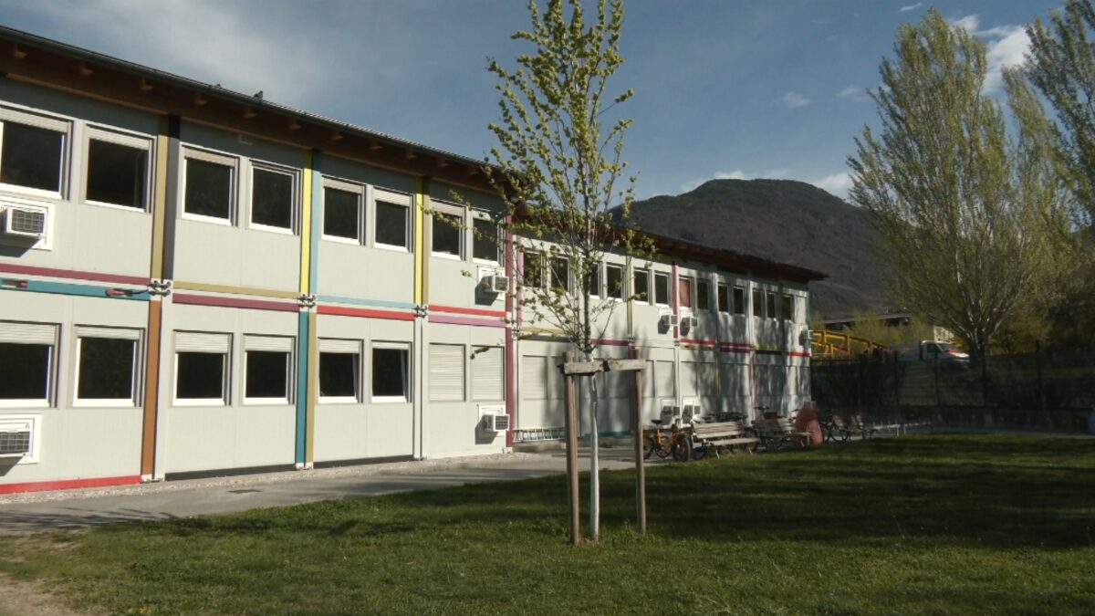 Lezioni nei container per la scuola Waldorf