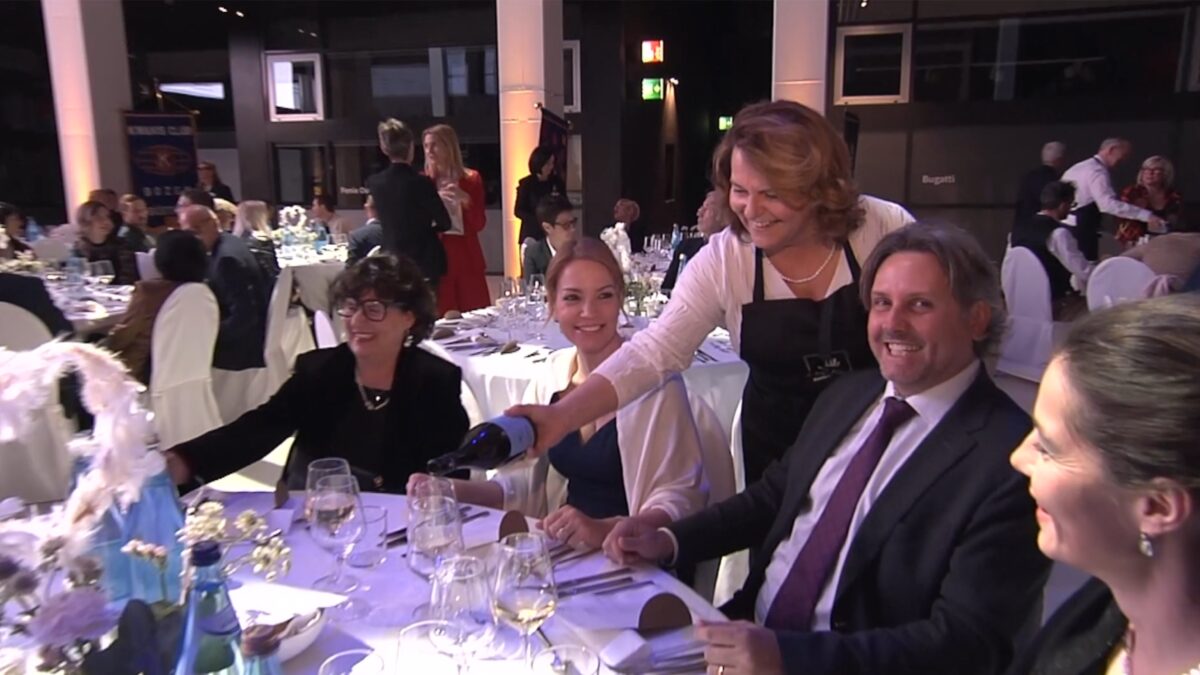 A Bolzano assessori camerieri per beneficienza