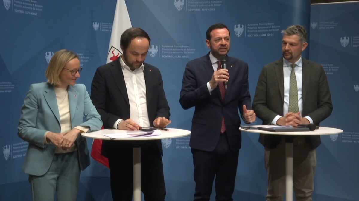 Scuola in Alto Adige, in arrivo 400 euro al mese in più per gli insegnanti