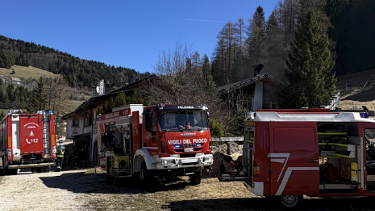 FOTO-incendio-Costa-di-Folgaria-2-aspect-ratio-1200-675