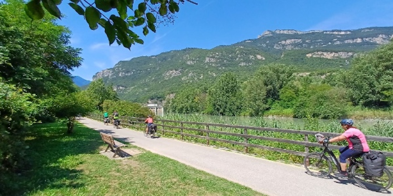 FOTO puntine da disegno