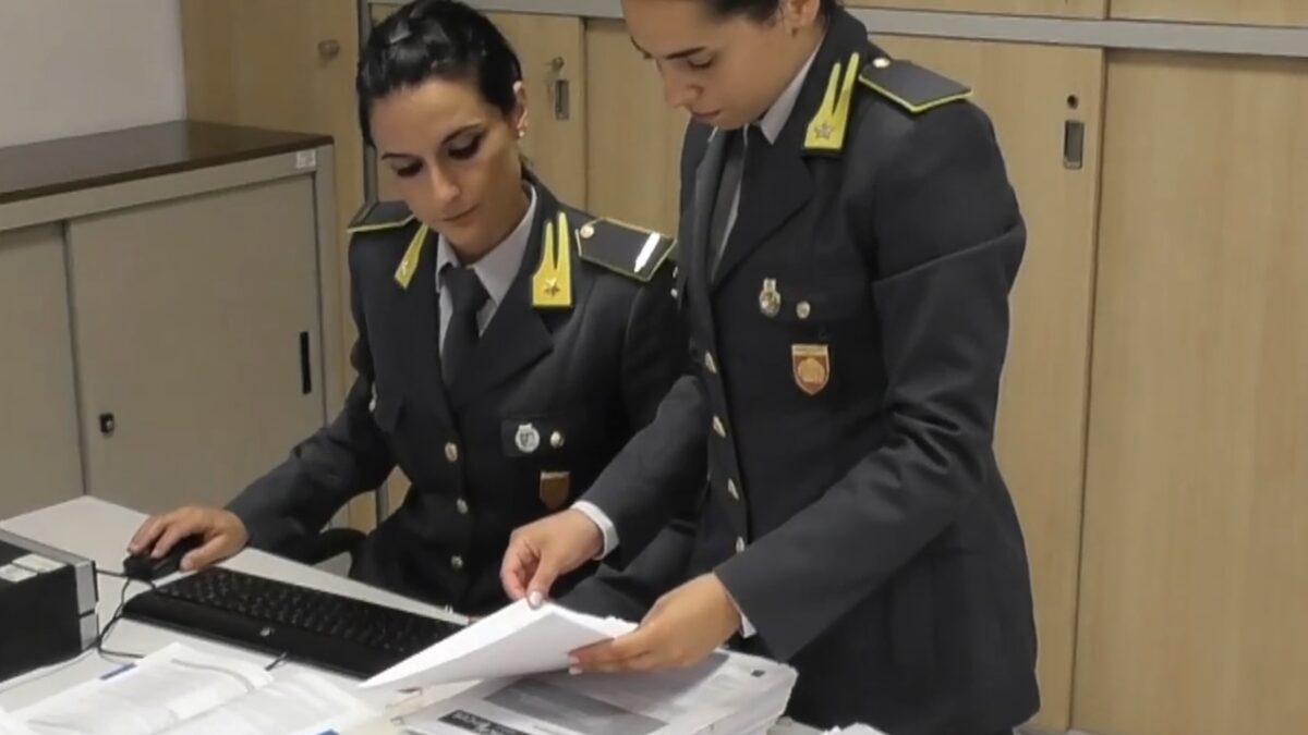 FOTO-spillano-200mila-euro-a-unanziana-aspect-ratio-1200-675