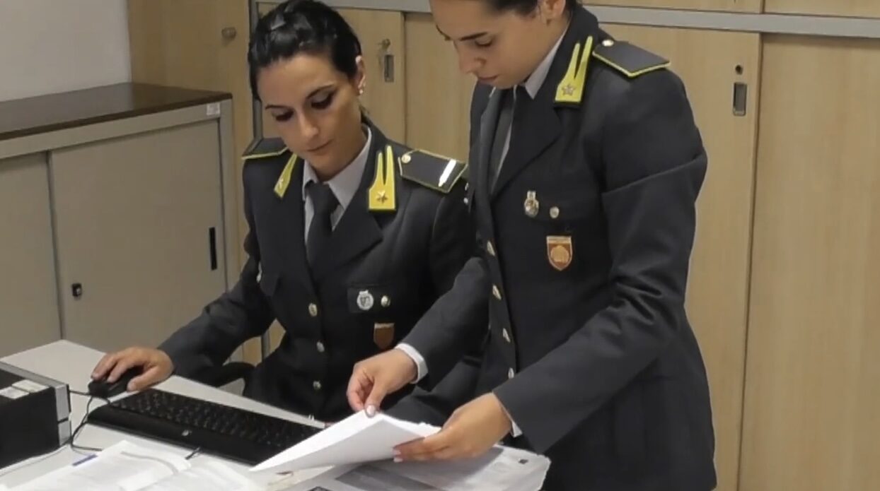 FOTO-spillano-200mila-euro-a-unanziana-aspect-ratio-1244-695