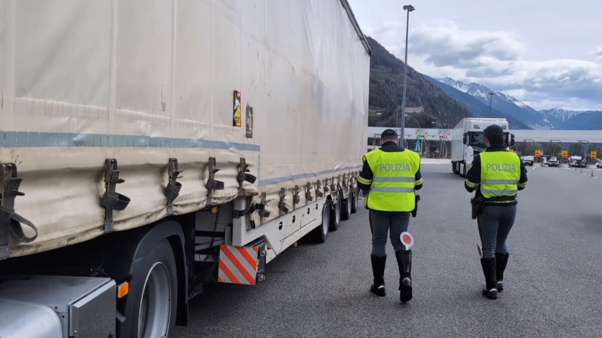 Logistic-Games-polizia-stradale-scaled-aspect-ratio-1200-675