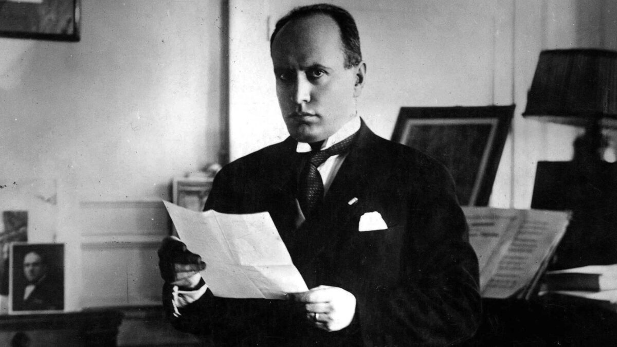 Via la cittadinanza onoraria a Mussolini in tutta la regione: la mozione in Consiglio regionale