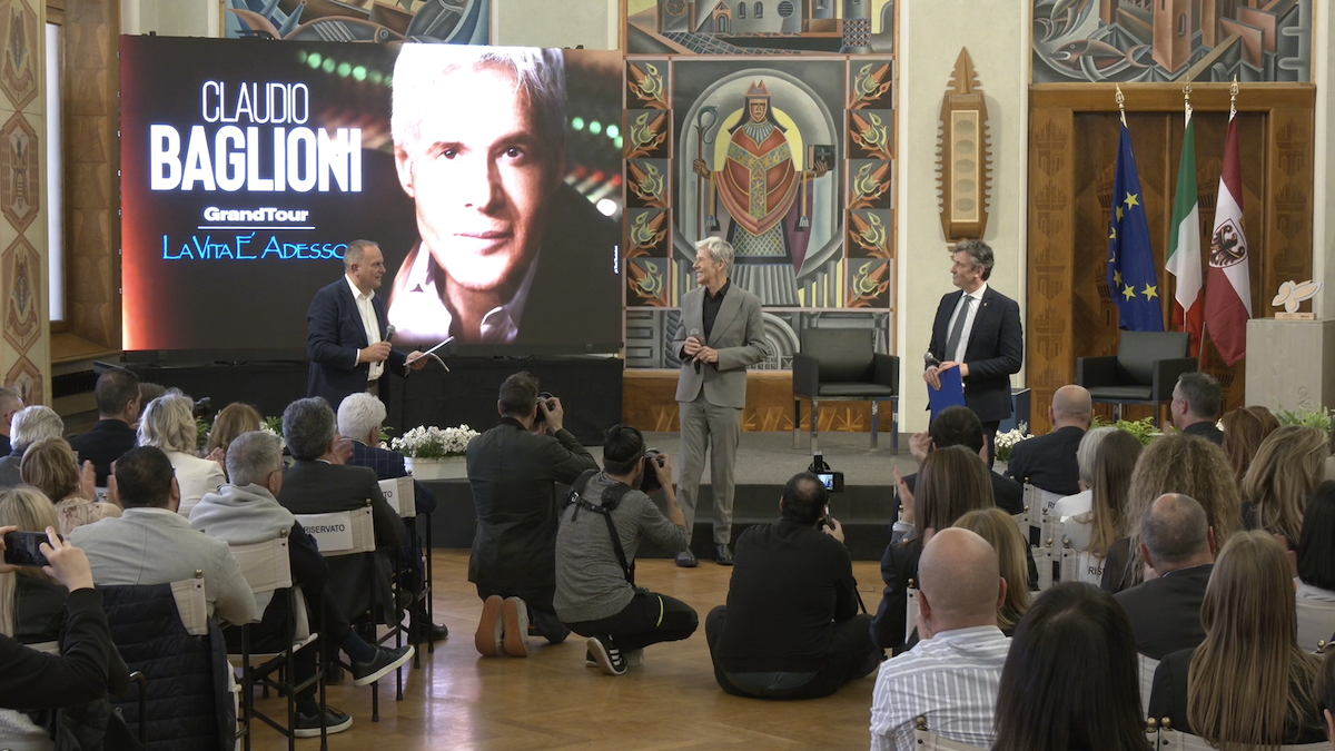 Claudio Baglioni a Trento per ricevere la farfalla del Trentino