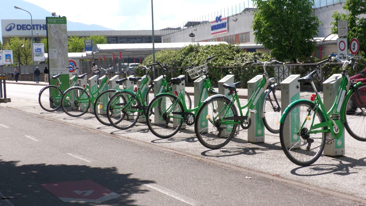 Addio al bike sharing provinciale, Trento risponde con un piano bici-monopattini