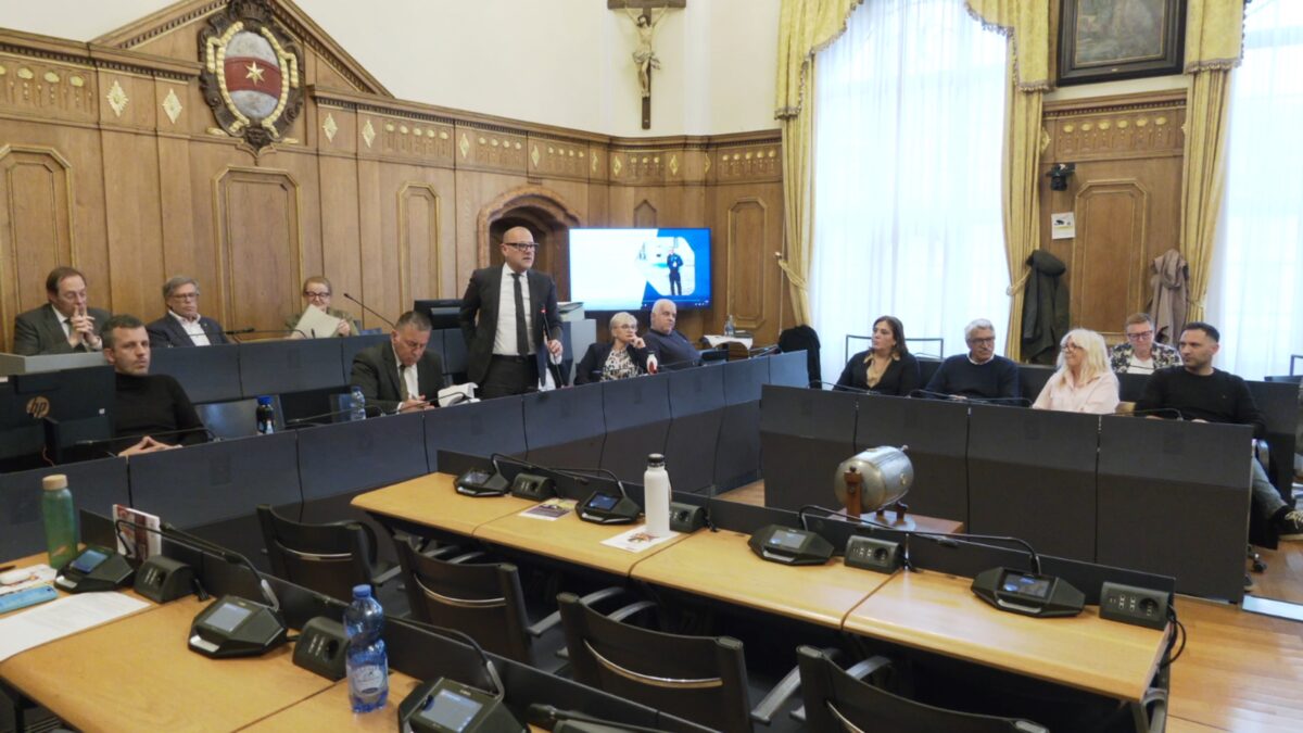 Bolzano, maggioranza in bilico: Corrarati si regge sul gruppo misto