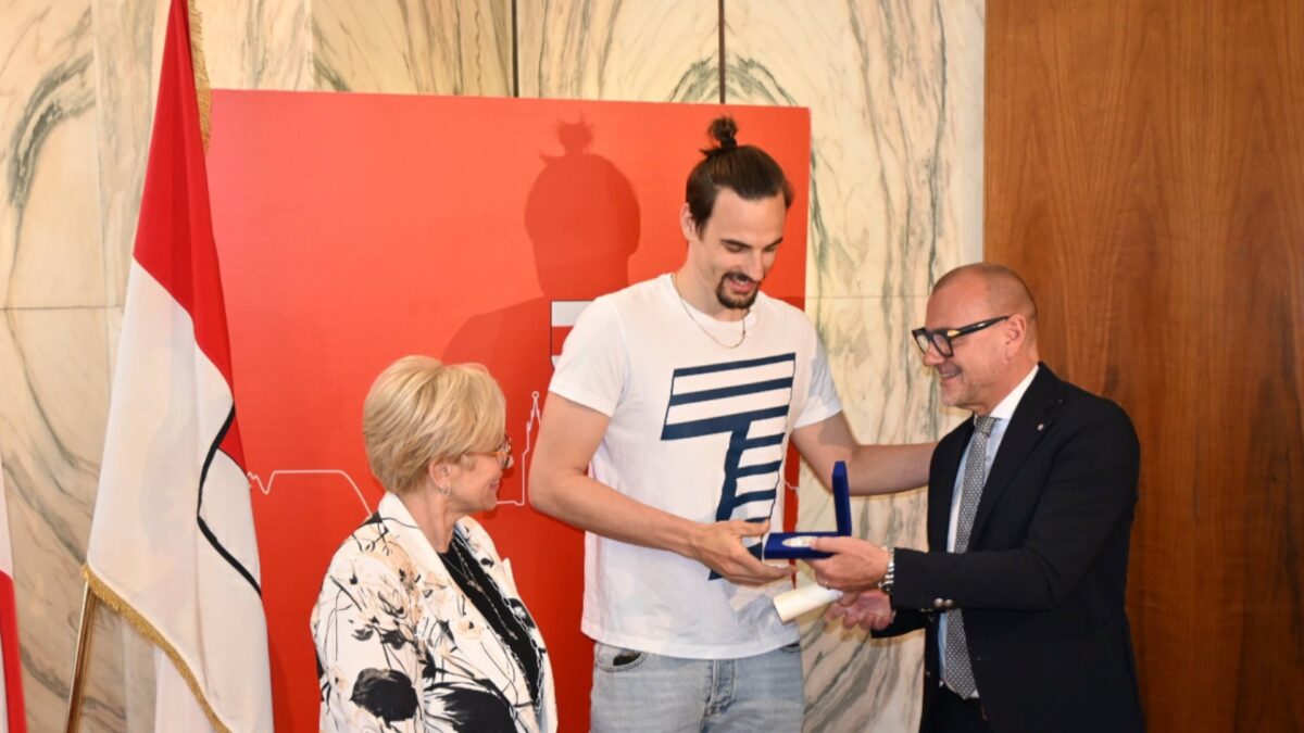 Bolzano: il capitano dell’Italvolley Giannelli ricevuto in Municipio
