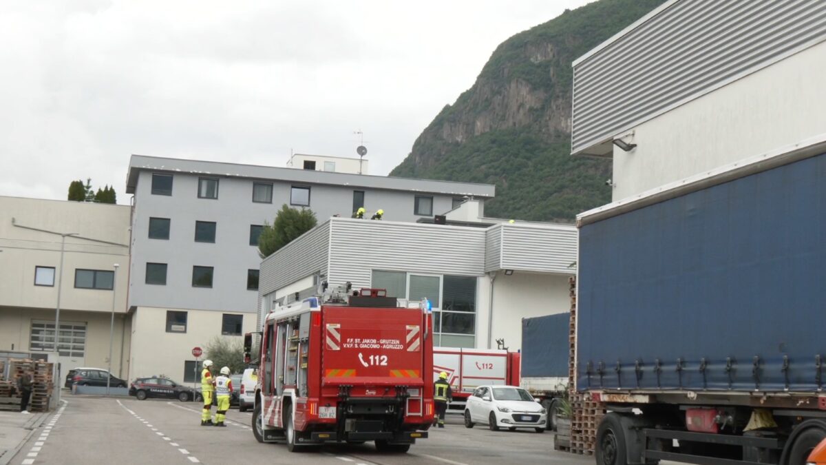 San Giacomo: incendio alla zona produttiva Vurza