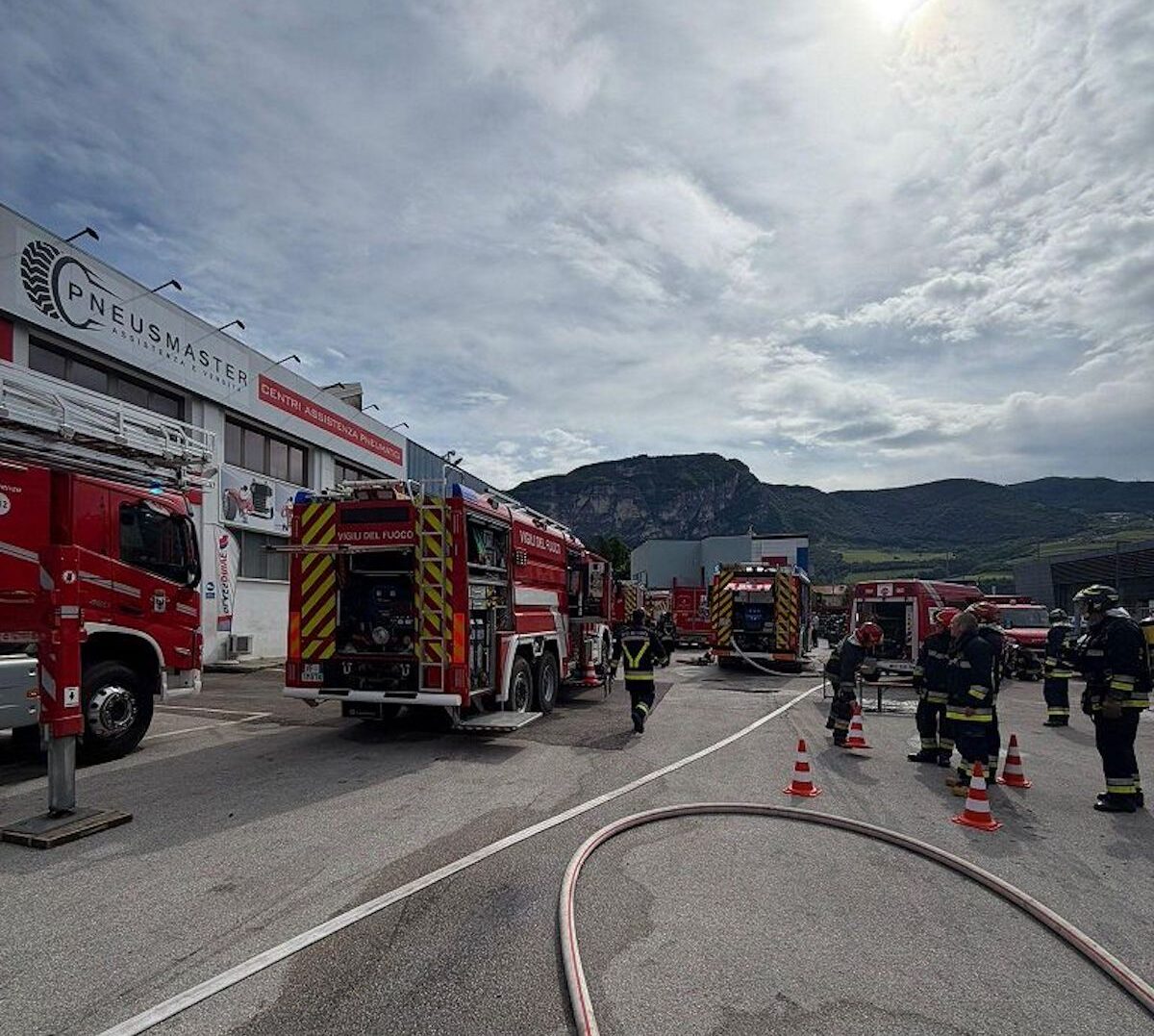FOTO-incendio-mezzocorona-2-aspect-ratio-1200-1077
