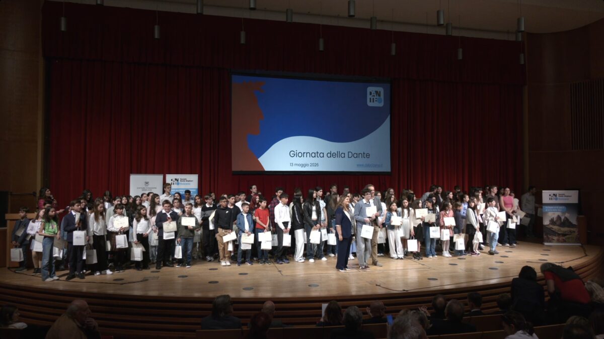 Giornata della Dante: premiati 200 studenti