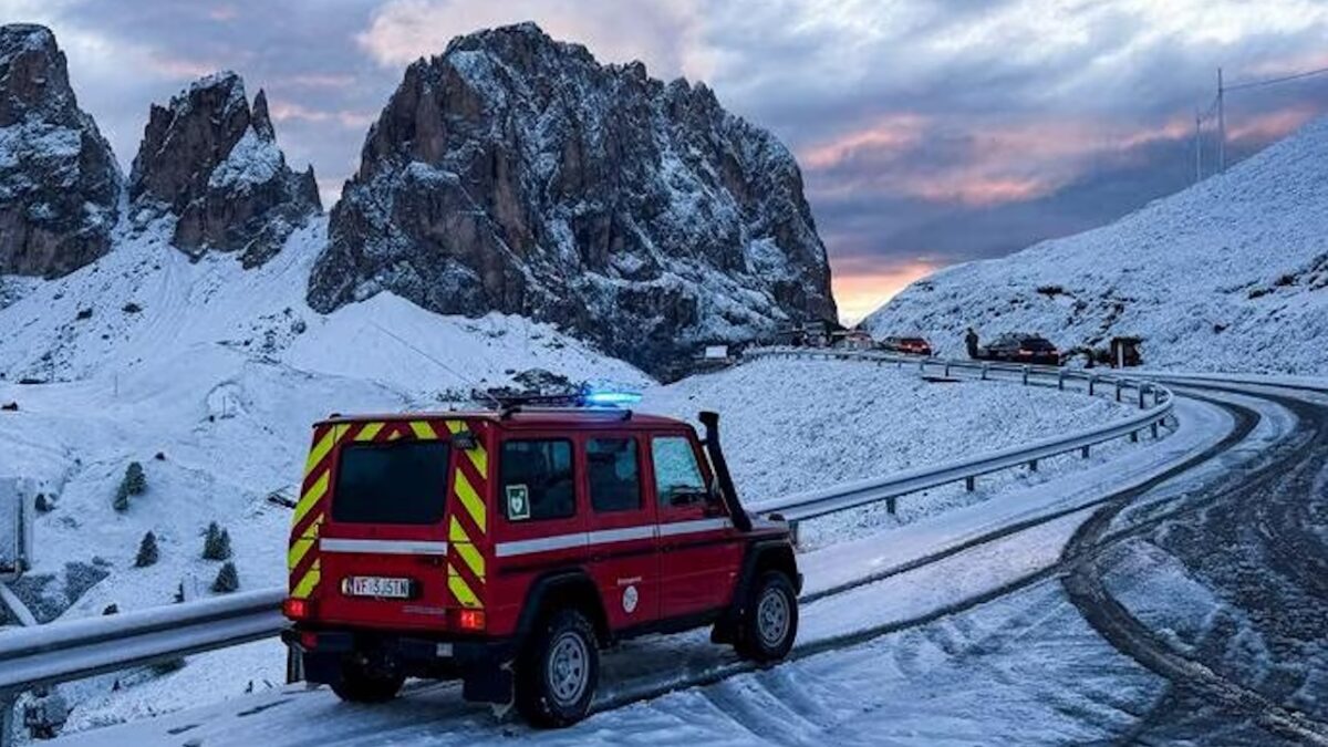 FOTO-auto-bloccate-da-neve-aspect-ratio-1200-675