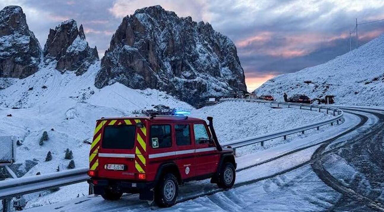 FOTO-auto-bloccate-da-neve-aspect-ratio-1294-715