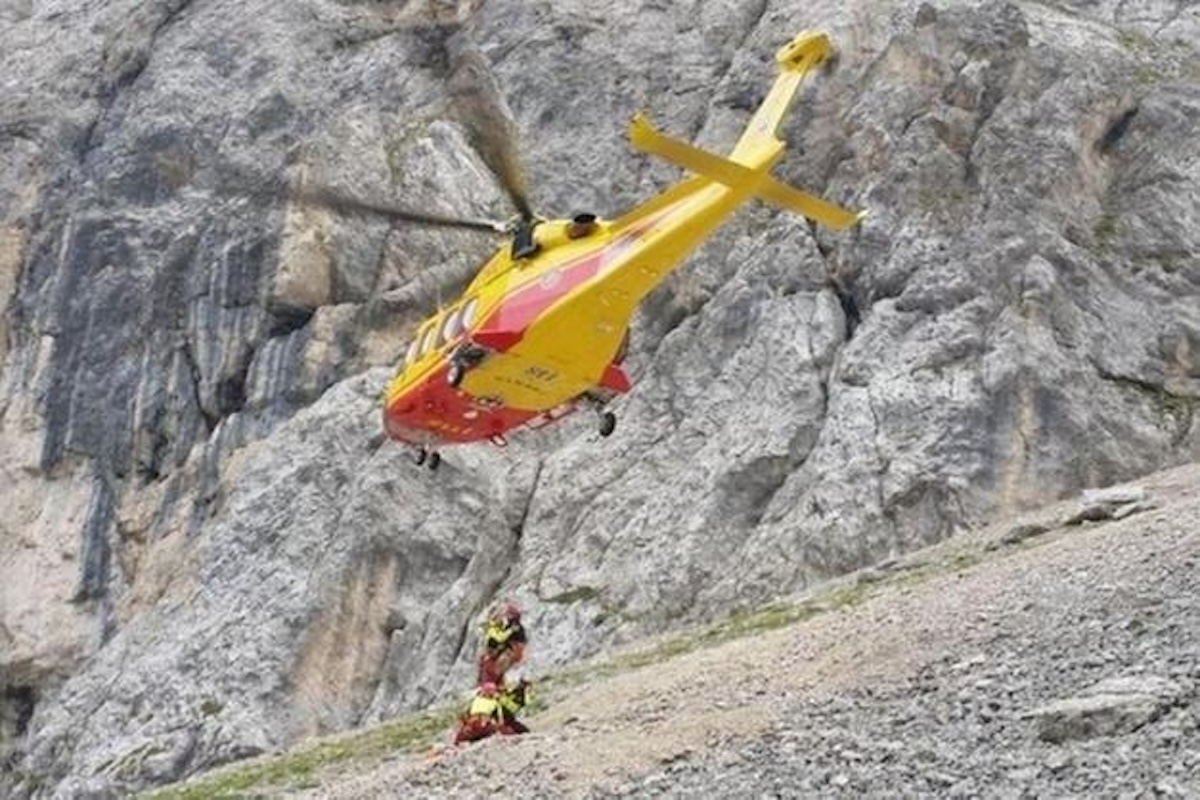 FOTO volo di 10 metri in parete
