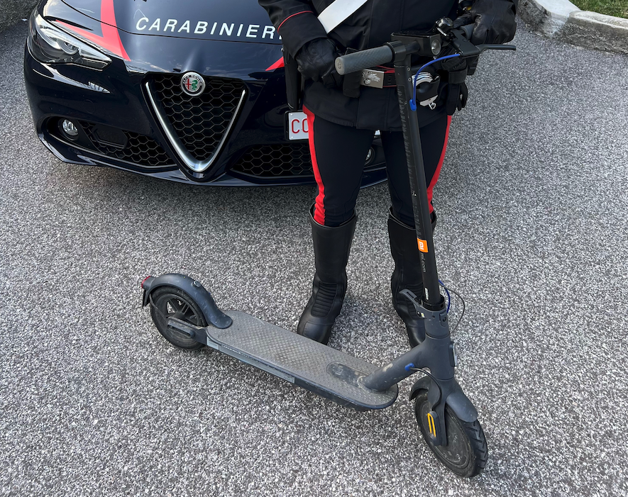 carabinieri monopattino