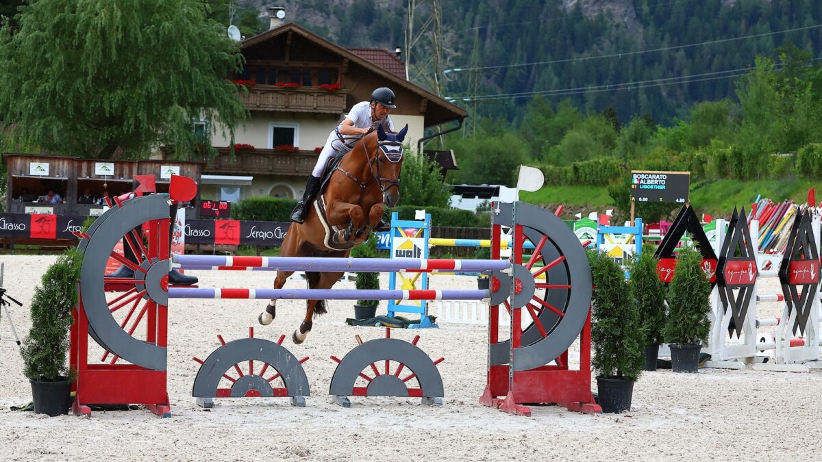 Boscarato-Alberto-Jumping-in-the-Alps-aspect-ratio-1200-675