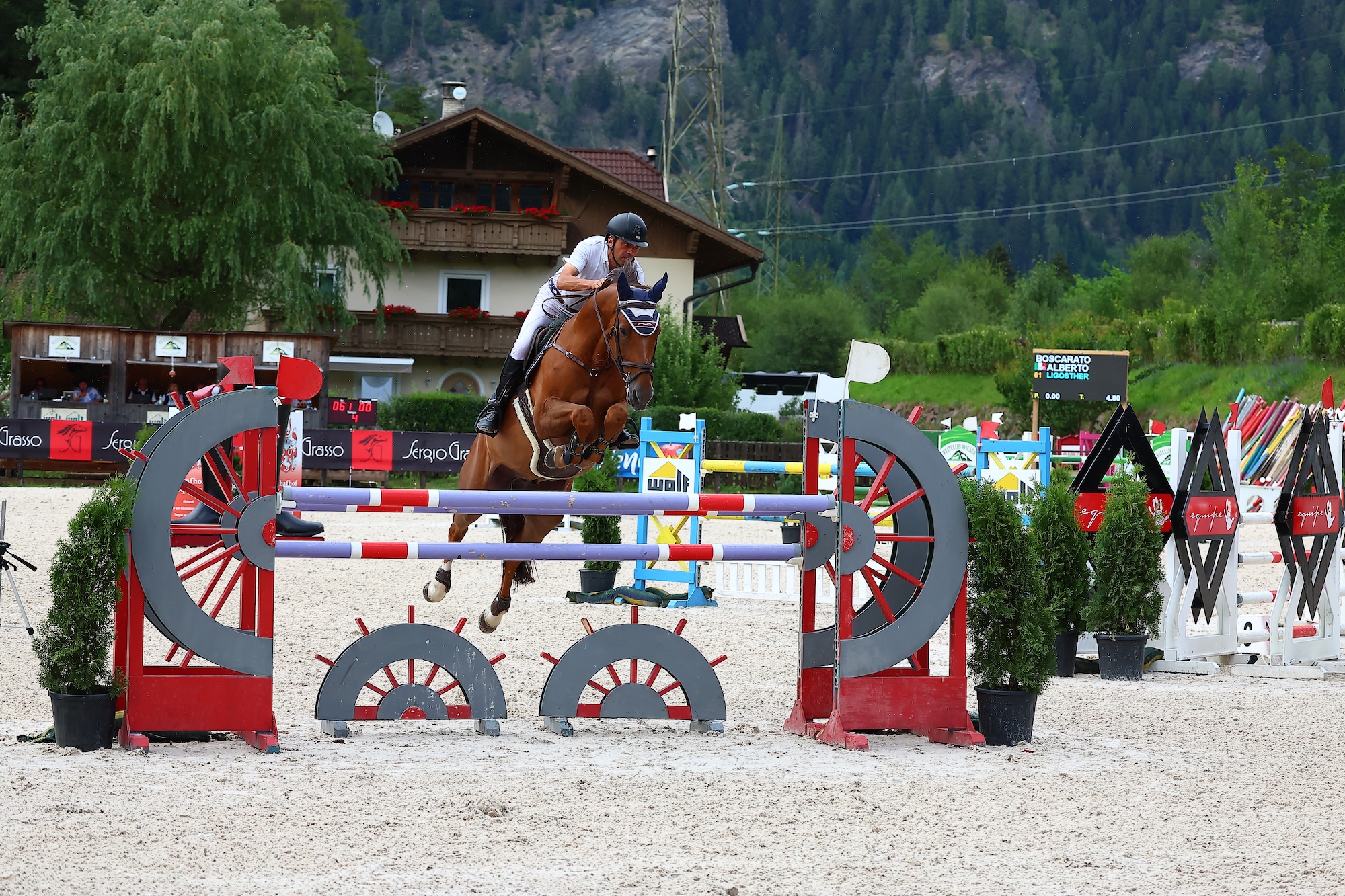 Boscarato-Alberto-Jumping-in-the-Alps