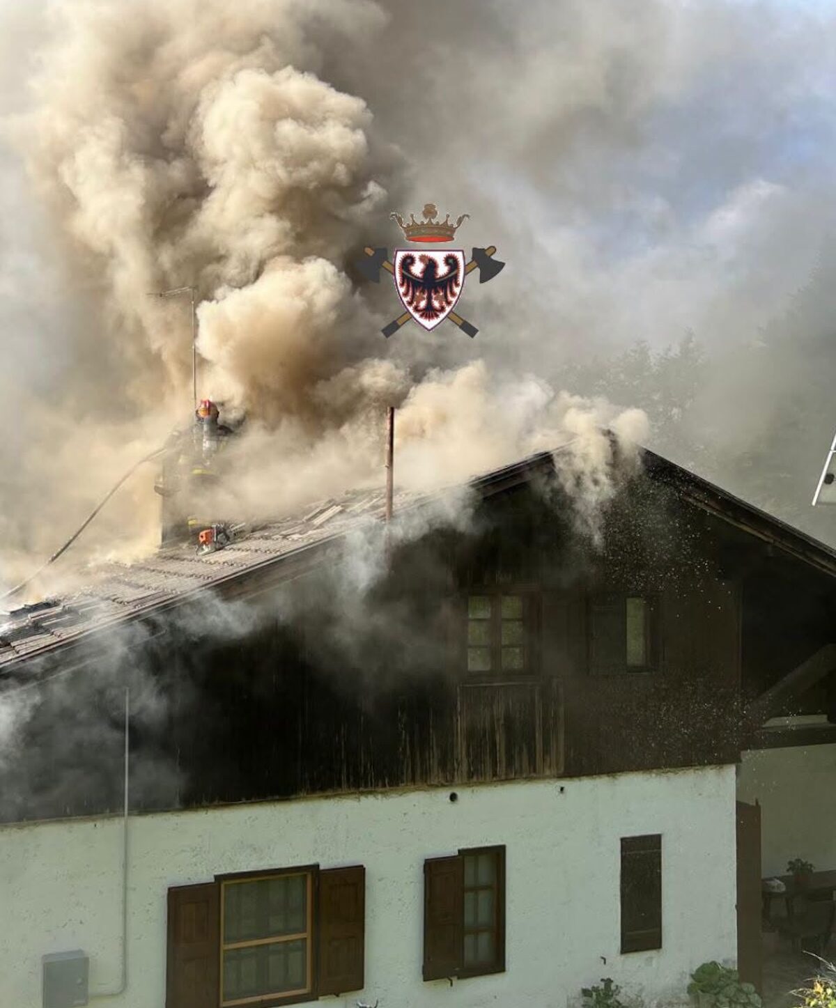 FOTO-incendio-Tione-1-aspect-ratio-1200-1447