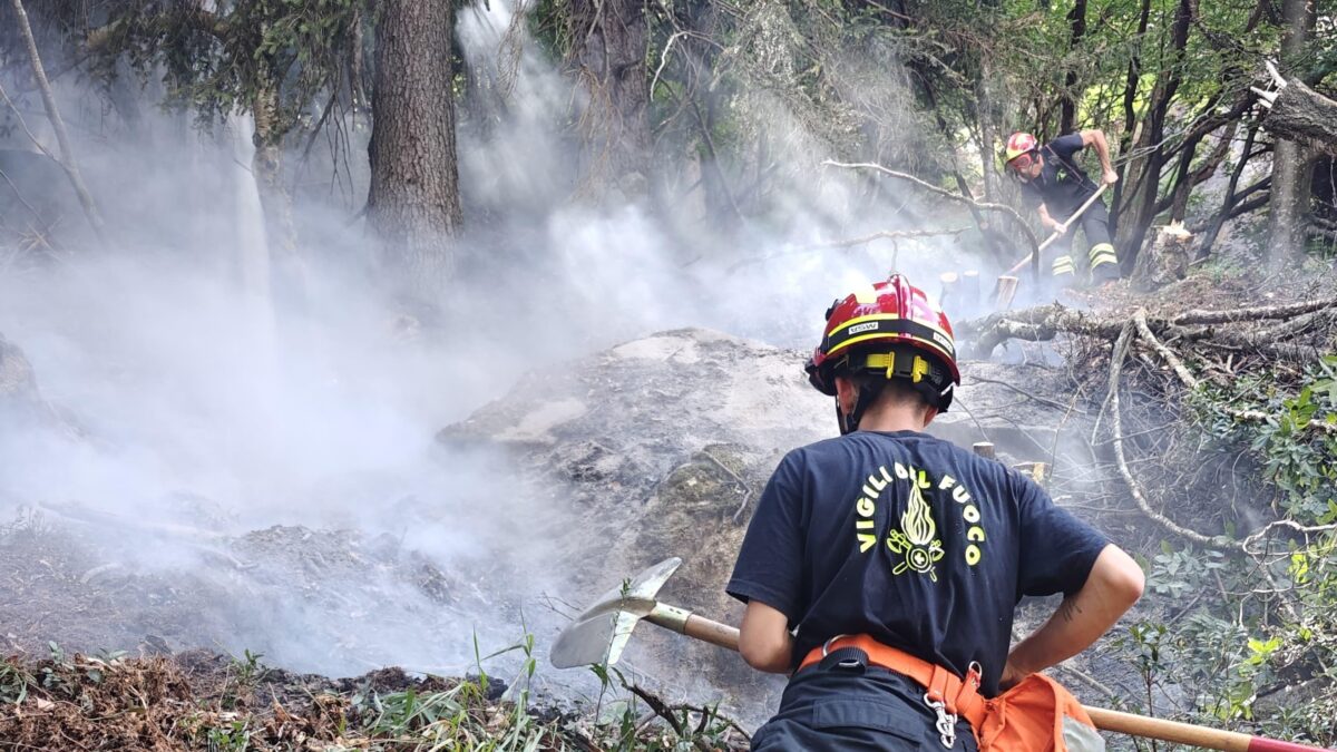 FOTO-incendio-sopra-la-diga-1-scaled-aspect-ratio-1200-675