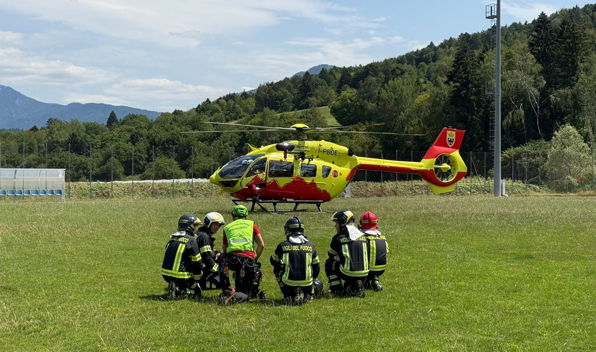 FOTO-soccorso-alpino-1-aspect-ratio-2048-1211
