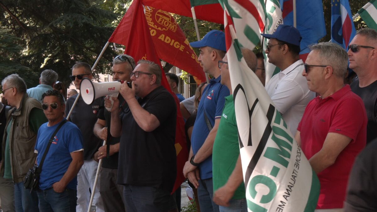 Acciaierie di Bolzano, sindacati di nuovo in piazza: “I lavoratori aspettano risposte”