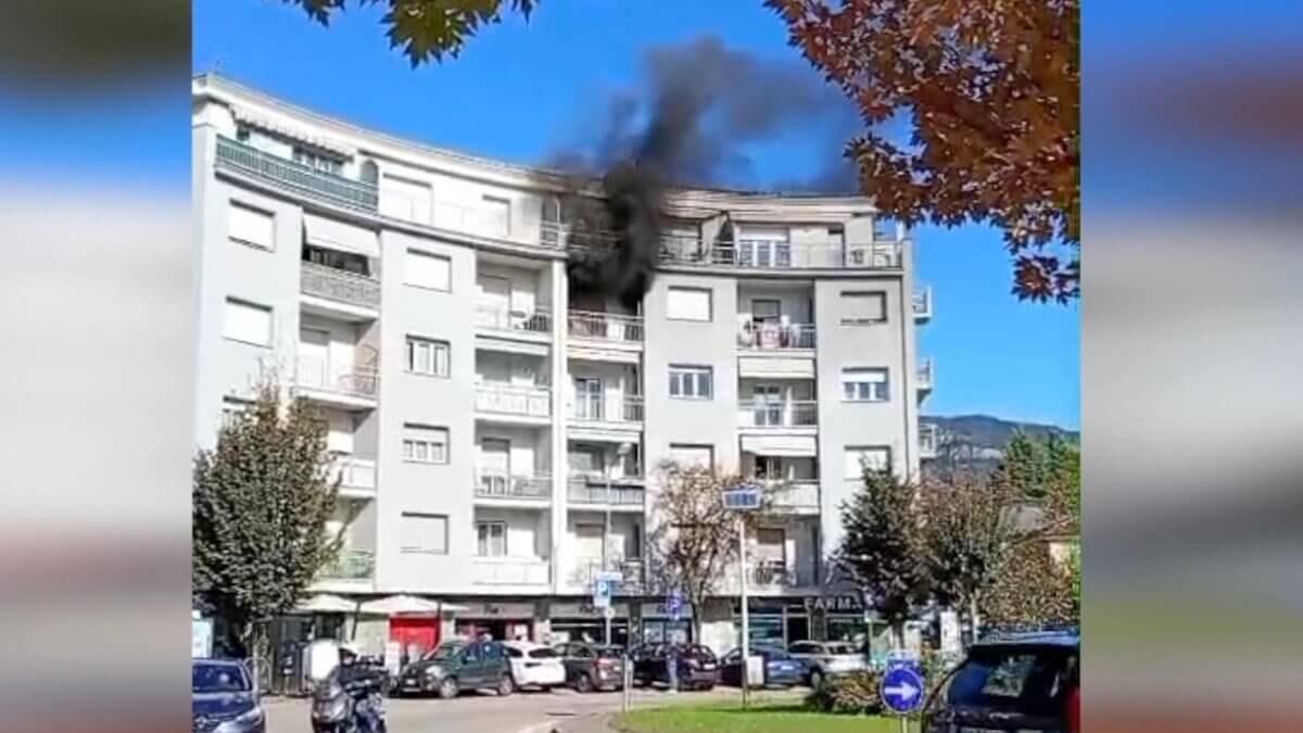 FOTo-incendio-davanti-ospedale-aspect-ratio-1200-675