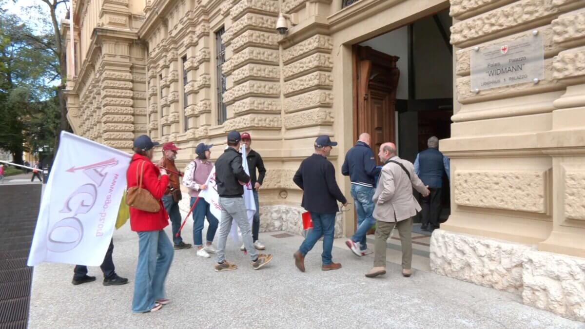 Quattordicesima nel pubblico impiego in Trentino-Alto Adige: raccolte quasi 11mila firme