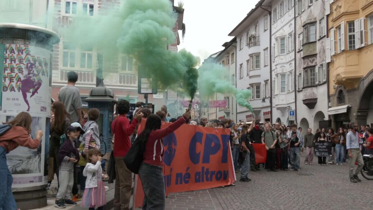 corteo-convergere-buntes-sudtirolo-scaled-aspect-ratio-1200-675